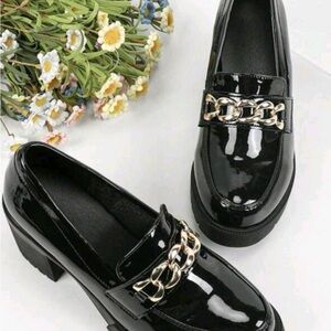 🔥🆕🔥Woman’s faux Black Patent Leather Loafers with Gold Chain​